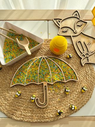 Farebná ryža je skvelý Senzorický materiál , ktorý deti milujú - môžu presýpať, naberať .. Ideálna aktivita na rozvoj...